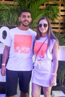 
<a style='margin-left: 5px;' class='btn btn-xs btn-social btn-facebook' href='https://www.facebook.com/sharer/sharer.php?u=https://galeramix.s01.web.getmuller.com.br/imagem/a114/800-800-90/conteudo/site_galerias/114/12-costelaco-junior-seco-silva-neto-canelinha-maiara-e-maraisa-galeramix-292.jpg' rel='popup' data-width='500' data-height='400'><i class='fa fa-facebook'></i>Compartilhar <span class='hidden-xs'>no Facebook</span>
</a> 
<a class='btn btn-default btn-xs' target='_blank' href='imagem/a114/800-800-90/conteudo/site_galerias/114/12-costelaco-junior-seco-silva-neto-canelinha-maiara-e-maraisa-galeramix-292.jpg'>
<span class='glyphicon glyphicon-cloud-download'></span> Salvar
</a>
