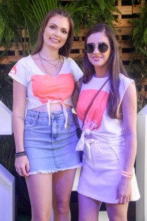 
<a style='margin-left: 5px;' class='btn btn-xs btn-social btn-facebook' href='https://www.facebook.com/sharer/sharer.php?u=https://galeramix.s01.web.getmuller.com.br/imagem/a114/800-800-90/conteudo/site_galerias/114/12-costelaco-junior-seco-silva-neto-canelinha-maiara-e-maraisa-galeramix-295.jpg' rel='popup' data-width='500' data-height='400'><i class='fa fa-facebook'></i>Compartilhar <span class='hidden-xs'>no Facebook</span>
</a> 
<a class='btn btn-default btn-xs' target='_blank' href='imagem/a114/800-800-90/conteudo/site_galerias/114/12-costelaco-junior-seco-silva-neto-canelinha-maiara-e-maraisa-galeramix-295.jpg'>
<span class='glyphicon glyphicon-cloud-download'></span> Salvar
</a>
