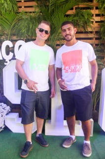 
<a style='margin-left: 5px;' class='btn btn-xs btn-social btn-facebook' href='https://www.facebook.com/sharer/sharer.php?u=https://galeramix.s01.web.getmuller.com.br/imagem/a114/800-800-90/conteudo/site_galerias/114/12-costelaco-junior-seco-silva-neto-canelinha-maiara-e-maraisa-galeramix-296.jpg' rel='popup' data-width='500' data-height='400'><i class='fa fa-facebook'></i>Compartilhar <span class='hidden-xs'>no Facebook</span>
</a> 
<a class='btn btn-default btn-xs' target='_blank' href='imagem/a114/800-800-90/conteudo/site_galerias/114/12-costelaco-junior-seco-silva-neto-canelinha-maiara-e-maraisa-galeramix-296.jpg'>
<span class='glyphicon glyphicon-cloud-download'></span> Salvar
</a>
