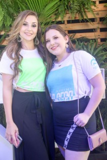 
<a style='margin-left: 5px;' class='btn btn-xs btn-social btn-facebook' href='https://www.facebook.com/sharer/sharer.php?u=https://galeramix.s01.web.getmuller.com.br/imagem/a114/800-800-90/conteudo/site_galerias/114/12-costelaco-junior-seco-silva-neto-canelinha-maiara-e-maraisa-galeramix-298.jpg' rel='popup' data-width='500' data-height='400'><i class='fa fa-facebook'></i>Compartilhar <span class='hidden-xs'>no Facebook</span>
</a> 
<a class='btn btn-default btn-xs' target='_blank' href='imagem/a114/800-800-90/conteudo/site_galerias/114/12-costelaco-junior-seco-silva-neto-canelinha-maiara-e-maraisa-galeramix-298.jpg'>
<span class='glyphicon glyphicon-cloud-download'></span> Salvar
</a>
