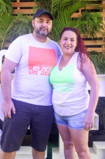 
<a style='margin-left: 5px;' class='btn btn-xs btn-social btn-facebook' href='https://www.facebook.com/sharer/sharer.php?u=https://galeramix.s01.web.getmuller.com.br/imagem/a114/800-800-90/conteudo/site_galerias/114/12-costelaco-junior-seco-silva-neto-canelinha-maiara-e-maraisa-galeramix-30.jpg' rel='popup' data-width='500' data-height='400'><i class='fa fa-facebook'></i>Compartilhar <span class='hidden-xs'>no Facebook</span>
</a> 
<a class='btn btn-default btn-xs' target='_blank' href='imagem/a114/800-800-90/conteudo/site_galerias/114/12-costelaco-junior-seco-silva-neto-canelinha-maiara-e-maraisa-galeramix-30.jpg'>
<span class='glyphicon glyphicon-cloud-download'></span> Salvar
</a>
