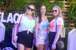 
<a style='margin-left: 5px;' class='btn btn-xs btn-social btn-facebook' href='https://www.facebook.com/sharer/sharer.php?u=https://galeramix.s01.web.getmuller.com.br/imagem/a114/800-800-90/conteudo/site_galerias/114/12-costelaco-junior-seco-silva-neto-canelinha-maiara-e-maraisa-galeramix-302.jpg' rel='popup' data-width='500' data-height='400'><i class='fa fa-facebook'></i>Compartilhar <span class='hidden-xs'>no Facebook</span>
</a> 
<a class='btn btn-default btn-xs' target='_blank' href='imagem/a114/800-800-90/conteudo/site_galerias/114/12-costelaco-junior-seco-silva-neto-canelinha-maiara-e-maraisa-galeramix-302.jpg'>
<span class='glyphicon glyphicon-cloud-download'></span> Salvar
</a>
