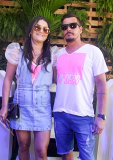 
<a style='margin-left: 5px;' class='btn btn-xs btn-social btn-facebook' href='https://www.facebook.com/sharer/sharer.php?u=https://galeramix.s01.web.getmuller.com.br/imagem/a114/800-800-90/conteudo/site_galerias/114/12-costelaco-junior-seco-silva-neto-canelinha-maiara-e-maraisa-galeramix-304.jpg' rel='popup' data-width='500' data-height='400'><i class='fa fa-facebook'></i>Compartilhar <span class='hidden-xs'>no Facebook</span>
</a> 
<a class='btn btn-default btn-xs' target='_blank' href='imagem/a114/800-800-90/conteudo/site_galerias/114/12-costelaco-junior-seco-silva-neto-canelinha-maiara-e-maraisa-galeramix-304.jpg'>
<span class='glyphicon glyphicon-cloud-download'></span> Salvar
</a>
