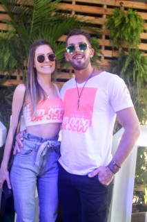 
<a style='margin-left: 5px;' class='btn btn-xs btn-social btn-facebook' href='https://www.facebook.com/sharer/sharer.php?u=https://galeramix.s01.web.getmuller.com.br/imagem/a114/800-800-90/conteudo/site_galerias/114/12-costelaco-junior-seco-silva-neto-canelinha-maiara-e-maraisa-galeramix-313.jpg' rel='popup' data-width='500' data-height='400'><i class='fa fa-facebook'></i>Compartilhar <span class='hidden-xs'>no Facebook</span>
</a> 
<a class='btn btn-default btn-xs' target='_blank' href='imagem/a114/800-800-90/conteudo/site_galerias/114/12-costelaco-junior-seco-silva-neto-canelinha-maiara-e-maraisa-galeramix-313.jpg'>
<span class='glyphicon glyphicon-cloud-download'></span> Salvar
</a>
