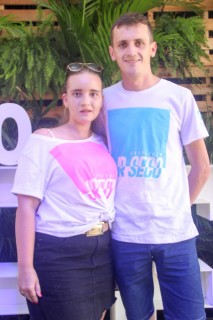 
<a style='margin-left: 5px;' class='btn btn-xs btn-social btn-facebook' href='https://www.facebook.com/sharer/sharer.php?u=https://galeramix.s01.web.getmuller.com.br/imagem/a114/800-800-90/conteudo/site_galerias/114/12-costelaco-junior-seco-silva-neto-canelinha-maiara-e-maraisa-galeramix-33.jpg' rel='popup' data-width='500' data-height='400'><i class='fa fa-facebook'></i>Compartilhar <span class='hidden-xs'>no Facebook</span>
</a> 
<a class='btn btn-default btn-xs' target='_blank' href='imagem/a114/800-800-90/conteudo/site_galerias/114/12-costelaco-junior-seco-silva-neto-canelinha-maiara-e-maraisa-galeramix-33.jpg'>
<span class='glyphicon glyphicon-cloud-download'></span> Salvar
</a>
