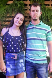 
<a style='margin-left: 5px;' class='btn btn-xs btn-social btn-facebook' href='https://www.facebook.com/sharer/sharer.php?u=https://galeramix.s01.web.getmuller.com.br/imagem/a114/800-800-90/conteudo/site_galerias/114/12-costelaco-junior-seco-silva-neto-canelinha-maiara-e-maraisa-galeramix-332.jpg' rel='popup' data-width='500' data-height='400'><i class='fa fa-facebook'></i>Compartilhar <span class='hidden-xs'>no Facebook</span>
</a> 
<a class='btn btn-default btn-xs' target='_blank' href='imagem/a114/800-800-90/conteudo/site_galerias/114/12-costelaco-junior-seco-silva-neto-canelinha-maiara-e-maraisa-galeramix-332.jpg'>
<span class='glyphicon glyphicon-cloud-download'></span> Salvar
</a>
