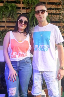 
<a style='margin-left: 5px;' class='btn btn-xs btn-social btn-facebook' href='https://www.facebook.com/sharer/sharer.php?u=https://galeramix.s01.web.getmuller.com.br/imagem/a114/800-800-90/conteudo/site_galerias/114/12-costelaco-junior-seco-silva-neto-canelinha-maiara-e-maraisa-galeramix-333.jpg' rel='popup' data-width='500' data-height='400'><i class='fa fa-facebook'></i>Compartilhar <span class='hidden-xs'>no Facebook</span>
</a> 
<a class='btn btn-default btn-xs' target='_blank' href='imagem/a114/800-800-90/conteudo/site_galerias/114/12-costelaco-junior-seco-silva-neto-canelinha-maiara-e-maraisa-galeramix-333.jpg'>
<span class='glyphicon glyphicon-cloud-download'></span> Salvar
</a>
