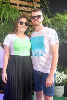 
<a style='margin-left: 5px;' class='btn btn-xs btn-social btn-facebook' href='https://www.facebook.com/sharer/sharer.php?u=https://galeramix.s01.web.getmuller.com.br/imagem/a114/800-800-90/conteudo/site_galerias/114/12-costelaco-junior-seco-silva-neto-canelinha-maiara-e-maraisa-galeramix-336.jpg' rel='popup' data-width='500' data-height='400'><i class='fa fa-facebook'></i>Compartilhar <span class='hidden-xs'>no Facebook</span>
</a> 
<a class='btn btn-default btn-xs' target='_blank' href='imagem/a114/800-800-90/conteudo/site_galerias/114/12-costelaco-junior-seco-silva-neto-canelinha-maiara-e-maraisa-galeramix-336.jpg'>
<span class='glyphicon glyphicon-cloud-download'></span> Salvar
</a>
