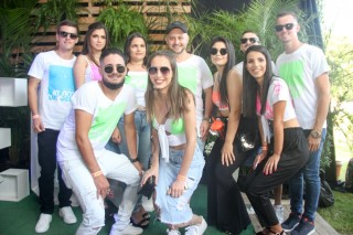 
<a style='margin-left: 5px;' class='btn btn-xs btn-social btn-facebook' href='https://www.facebook.com/sharer/sharer.php?u=https://galeramix.s01.web.getmuller.com.br/imagem/a114/800-800-90/conteudo/site_galerias/114/12-costelaco-junior-seco-silva-neto-canelinha-maiara-e-maraisa-galeramix-338.jpg' rel='popup' data-width='500' data-height='400'><i class='fa fa-facebook'></i>Compartilhar <span class='hidden-xs'>no Facebook</span>
</a> 
<a class='btn btn-default btn-xs' target='_blank' href='imagem/a114/800-800-90/conteudo/site_galerias/114/12-costelaco-junior-seco-silva-neto-canelinha-maiara-e-maraisa-galeramix-338.jpg'>
<span class='glyphicon glyphicon-cloud-download'></span> Salvar
</a>
