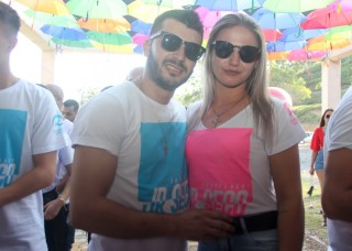 
<a style='margin-left: 5px;' class='btn btn-xs btn-social btn-facebook' href='https://www.facebook.com/sharer/sharer.php?u=https://galeramix.s01.web.getmuller.com.br/imagem/a114/800-800-90/conteudo/site_galerias/114/12-costelaco-junior-seco-silva-neto-canelinha-maiara-e-maraisa-galeramix-340.jpg' rel='popup' data-width='500' data-height='400'><i class='fa fa-facebook'></i>Compartilhar <span class='hidden-xs'>no Facebook</span>
</a> 
<a class='btn btn-default btn-xs' target='_blank' href='imagem/a114/800-800-90/conteudo/site_galerias/114/12-costelaco-junior-seco-silva-neto-canelinha-maiara-e-maraisa-galeramix-340.jpg'>
<span class='glyphicon glyphicon-cloud-download'></span> Salvar
</a>
