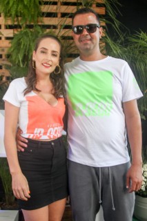 
<a style='margin-left: 5px;' class='btn btn-xs btn-social btn-facebook' href='https://www.facebook.com/sharer/sharer.php?u=https://galeramix.s01.web.getmuller.com.br/imagem/a114/800-800-90/conteudo/site_galerias/114/12-costelaco-junior-seco-silva-neto-canelinha-maiara-e-maraisa-galeramix-342.jpg' rel='popup' data-width='500' data-height='400'><i class='fa fa-facebook'></i>Compartilhar <span class='hidden-xs'>no Facebook</span>
</a> 
<a class='btn btn-default btn-xs' target='_blank' href='imagem/a114/800-800-90/conteudo/site_galerias/114/12-costelaco-junior-seco-silva-neto-canelinha-maiara-e-maraisa-galeramix-342.jpg'>
<span class='glyphicon glyphicon-cloud-download'></span> Salvar
</a>
