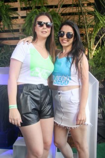 
<a style='margin-left: 5px;' class='btn btn-xs btn-social btn-facebook' href='https://www.facebook.com/sharer/sharer.php?u=https://galeramix.s01.web.getmuller.com.br/imagem/a114/800-800-90/conteudo/site_galerias/114/12-costelaco-junior-seco-silva-neto-canelinha-maiara-e-maraisa-galeramix-346.jpg' rel='popup' data-width='500' data-height='400'><i class='fa fa-facebook'></i>Compartilhar <span class='hidden-xs'>no Facebook</span>
</a> 
<a class='btn btn-default btn-xs' target='_blank' href='imagem/a114/800-800-90/conteudo/site_galerias/114/12-costelaco-junior-seco-silva-neto-canelinha-maiara-e-maraisa-galeramix-346.jpg'>
<span class='glyphicon glyphicon-cloud-download'></span> Salvar
</a>
