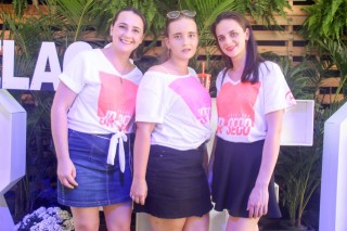 
<a style='margin-left: 5px;' class='btn btn-xs btn-social btn-facebook' href='https://www.facebook.com/sharer/sharer.php?u=https://galeramix.s01.web.getmuller.com.br/imagem/a114/800-800-90/conteudo/site_galerias/114/12-costelaco-junior-seco-silva-neto-canelinha-maiara-e-maraisa-galeramix-35.jpg' rel='popup' data-width='500' data-height='400'><i class='fa fa-facebook'></i>Compartilhar <span class='hidden-xs'>no Facebook</span>
</a> 
<a class='btn btn-default btn-xs' target='_blank' href='imagem/a114/800-800-90/conteudo/site_galerias/114/12-costelaco-junior-seco-silva-neto-canelinha-maiara-e-maraisa-galeramix-35.jpg'>
<span class='glyphicon glyphicon-cloud-download'></span> Salvar
</a>
