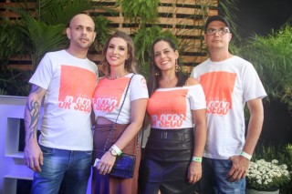 
<a style='margin-left: 5px;' class='btn btn-xs btn-social btn-facebook' href='https://www.facebook.com/sharer/sharer.php?u=https://galeramix.s01.web.getmuller.com.br/imagem/a114/800-800-90/conteudo/site_galerias/114/12-costelaco-junior-seco-silva-neto-canelinha-maiara-e-maraisa-galeramix-350.jpg' rel='popup' data-width='500' data-height='400'><i class='fa fa-facebook'></i>Compartilhar <span class='hidden-xs'>no Facebook</span>
</a> 
<a class='btn btn-default btn-xs' target='_blank' href='imagem/a114/800-800-90/conteudo/site_galerias/114/12-costelaco-junior-seco-silva-neto-canelinha-maiara-e-maraisa-galeramix-350.jpg'>
<span class='glyphicon glyphicon-cloud-download'></span> Salvar
</a>
