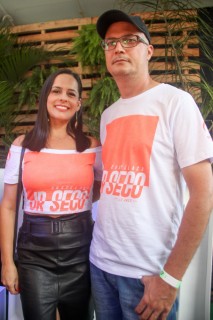 
<a style='margin-left: 5px;' class='btn btn-xs btn-social btn-facebook' href='https://www.facebook.com/sharer/sharer.php?u=https://galeramix.s01.web.getmuller.com.br/imagem/a114/800-800-90/conteudo/site_galerias/114/12-costelaco-junior-seco-silva-neto-canelinha-maiara-e-maraisa-galeramix-352.jpg' rel='popup' data-width='500' data-height='400'><i class='fa fa-facebook'></i>Compartilhar <span class='hidden-xs'>no Facebook</span>
</a> 
<a class='btn btn-default btn-xs' target='_blank' href='imagem/a114/800-800-90/conteudo/site_galerias/114/12-costelaco-junior-seco-silva-neto-canelinha-maiara-e-maraisa-galeramix-352.jpg'>
<span class='glyphicon glyphicon-cloud-download'></span> Salvar
</a>
