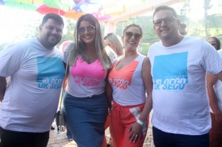 
<a style='margin-left: 5px;' class='btn btn-xs btn-social btn-facebook' href='https://www.facebook.com/sharer/sharer.php?u=https://galeramix.s01.web.getmuller.com.br/imagem/a114/800-800-90/conteudo/site_galerias/114/12-costelaco-junior-seco-silva-neto-canelinha-maiara-e-maraisa-galeramix-355.jpg' rel='popup' data-width='500' data-height='400'><i class='fa fa-facebook'></i>Compartilhar <span class='hidden-xs'>no Facebook</span>
</a> 
<a class='btn btn-default btn-xs' target='_blank' href='imagem/a114/800-800-90/conteudo/site_galerias/114/12-costelaco-junior-seco-silva-neto-canelinha-maiara-e-maraisa-galeramix-355.jpg'>
<span class='glyphicon glyphicon-cloud-download'></span> Salvar
</a>
