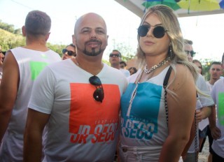 
<a style='margin-left: 5px;' class='btn btn-xs btn-social btn-facebook' href='https://www.facebook.com/sharer/sharer.php?u=https://galeramix.s01.web.getmuller.com.br/imagem/a114/800-800-90/conteudo/site_galerias/114/12-costelaco-junior-seco-silva-neto-canelinha-maiara-e-maraisa-galeramix-358.jpg' rel='popup' data-width='500' data-height='400'><i class='fa fa-facebook'></i>Compartilhar <span class='hidden-xs'>no Facebook</span>
</a> 
<a class='btn btn-default btn-xs' target='_blank' href='imagem/a114/800-800-90/conteudo/site_galerias/114/12-costelaco-junior-seco-silva-neto-canelinha-maiara-e-maraisa-galeramix-358.jpg'>
<span class='glyphicon glyphicon-cloud-download'></span> Salvar
</a>
