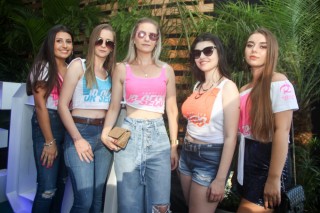 
<a style='margin-left: 5px;' class='btn btn-xs btn-social btn-facebook' href='https://www.facebook.com/sharer/sharer.php?u=https://galeramix.s01.web.getmuller.com.br/imagem/a114/800-800-90/conteudo/site_galerias/114/12-costelaco-junior-seco-silva-neto-canelinha-maiara-e-maraisa-galeramix-360.jpg' rel='popup' data-width='500' data-height='400'><i class='fa fa-facebook'></i>Compartilhar <span class='hidden-xs'>no Facebook</span>
</a> 
<a class='btn btn-default btn-xs' target='_blank' href='imagem/a114/800-800-90/conteudo/site_galerias/114/12-costelaco-junior-seco-silva-neto-canelinha-maiara-e-maraisa-galeramix-360.jpg'>
<span class='glyphicon glyphicon-cloud-download'></span> Salvar
</a>
