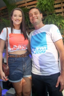 
<a style='margin-left: 5px;' class='btn btn-xs btn-social btn-facebook' href='https://www.facebook.com/sharer/sharer.php?u=https://galeramix.s01.web.getmuller.com.br/imagem/a114/800-800-90/conteudo/site_galerias/114/12-costelaco-junior-seco-silva-neto-canelinha-maiara-e-maraisa-galeramix-368.jpg' rel='popup' data-width='500' data-height='400'><i class='fa fa-facebook'></i>Compartilhar <span class='hidden-xs'>no Facebook</span>
</a> 
<a class='btn btn-default btn-xs' target='_blank' href='imagem/a114/800-800-90/conteudo/site_galerias/114/12-costelaco-junior-seco-silva-neto-canelinha-maiara-e-maraisa-galeramix-368.jpg'>
<span class='glyphicon glyphicon-cloud-download'></span> Salvar
</a>
