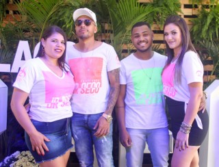 
<a style='margin-left: 5px;' class='btn btn-xs btn-social btn-facebook' href='https://www.facebook.com/sharer/sharer.php?u=https://galeramix.s01.web.getmuller.com.br/imagem/a114/800-800-90/conteudo/site_galerias/114/12-costelaco-junior-seco-silva-neto-canelinha-maiara-e-maraisa-galeramix-37.jpg' rel='popup' data-width='500' data-height='400'><i class='fa fa-facebook'></i>Compartilhar <span class='hidden-xs'>no Facebook</span>
</a> 
<a class='btn btn-default btn-xs' target='_blank' href='imagem/a114/800-800-90/conteudo/site_galerias/114/12-costelaco-junior-seco-silva-neto-canelinha-maiara-e-maraisa-galeramix-37.jpg'>
<span class='glyphicon glyphicon-cloud-download'></span> Salvar
</a>
