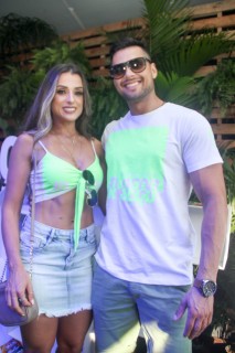 
<a style='margin-left: 5px;' class='btn btn-xs btn-social btn-facebook' href='https://www.facebook.com/sharer/sharer.php?u=https://galeramix.s01.web.getmuller.com.br/imagem/a114/800-800-90/conteudo/site_galerias/114/12-costelaco-junior-seco-silva-neto-canelinha-maiara-e-maraisa-galeramix-382.jpg' rel='popup' data-width='500' data-height='400'><i class='fa fa-facebook'></i>Compartilhar <span class='hidden-xs'>no Facebook</span>
</a> 
<a class='btn btn-default btn-xs' target='_blank' href='imagem/a114/800-800-90/conteudo/site_galerias/114/12-costelaco-junior-seco-silva-neto-canelinha-maiara-e-maraisa-galeramix-382.jpg'>
<span class='glyphicon glyphicon-cloud-download'></span> Salvar
</a>
