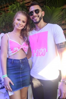 
<a style='margin-left: 5px;' class='btn btn-xs btn-social btn-facebook' href='https://www.facebook.com/sharer/sharer.php?u=https://galeramix.s01.web.getmuller.com.br/imagem/a114/800-800-90/conteudo/site_galerias/114/12-costelaco-junior-seco-silva-neto-canelinha-maiara-e-maraisa-galeramix-389.jpg' rel='popup' data-width='500' data-height='400'><i class='fa fa-facebook'></i>Compartilhar <span class='hidden-xs'>no Facebook</span>
</a> 
<a class='btn btn-default btn-xs' target='_blank' href='imagem/a114/800-800-90/conteudo/site_galerias/114/12-costelaco-junior-seco-silva-neto-canelinha-maiara-e-maraisa-galeramix-389.jpg'>
<span class='glyphicon glyphicon-cloud-download'></span> Salvar
</a>
