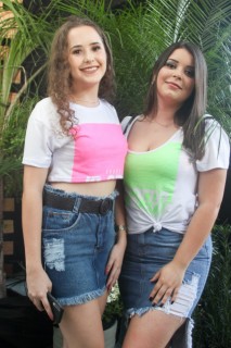 
<a style='margin-left: 5px;' class='btn btn-xs btn-social btn-facebook' href='https://www.facebook.com/sharer/sharer.php?u=https://galeramix.s01.web.getmuller.com.br/imagem/a114/800-800-90/conteudo/site_galerias/114/12-costelaco-junior-seco-silva-neto-canelinha-maiara-e-maraisa-galeramix-390.jpg' rel='popup' data-width='500' data-height='400'><i class='fa fa-facebook'></i>Compartilhar <span class='hidden-xs'>no Facebook</span>
</a> 
<a class='btn btn-default btn-xs' target='_blank' href='imagem/a114/800-800-90/conteudo/site_galerias/114/12-costelaco-junior-seco-silva-neto-canelinha-maiara-e-maraisa-galeramix-390.jpg'>
<span class='glyphicon glyphicon-cloud-download'></span> Salvar
</a>
