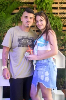 
<a style='margin-left: 5px;' class='btn btn-xs btn-social btn-facebook' href='https://www.facebook.com/sharer/sharer.php?u=https://galeramix.s01.web.getmuller.com.br/imagem/a114/800-800-90/conteudo/site_galerias/114/12-costelaco-junior-seco-silva-neto-canelinha-maiara-e-maraisa-galeramix-40.jpg' rel='popup' data-width='500' data-height='400'><i class='fa fa-facebook'></i>Compartilhar <span class='hidden-xs'>no Facebook</span>
</a> 
<a class='btn btn-default btn-xs' target='_blank' href='imagem/a114/800-800-90/conteudo/site_galerias/114/12-costelaco-junior-seco-silva-neto-canelinha-maiara-e-maraisa-galeramix-40.jpg'>
<span class='glyphicon glyphicon-cloud-download'></span> Salvar
</a>
