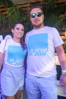 
<a style='margin-left: 5px;' class='btn btn-xs btn-social btn-facebook' href='https://www.facebook.com/sharer/sharer.php?u=https://galeramix.s01.web.getmuller.com.br/imagem/a114/800-800-90/conteudo/site_galerias/114/12-costelaco-junior-seco-silva-neto-canelinha-maiara-e-maraisa-galeramix-405.jpg' rel='popup' data-width='500' data-height='400'><i class='fa fa-facebook'></i>Compartilhar <span class='hidden-xs'>no Facebook</span>
</a> 
<a class='btn btn-default btn-xs' target='_blank' href='imagem/a114/800-800-90/conteudo/site_galerias/114/12-costelaco-junior-seco-silva-neto-canelinha-maiara-e-maraisa-galeramix-405.jpg'>
<span class='glyphicon glyphicon-cloud-download'></span> Salvar
</a>
