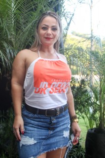 
<a style='margin-left: 5px;' class='btn btn-xs btn-social btn-facebook' href='https://www.facebook.com/sharer/sharer.php?u=https://galeramix.s01.web.getmuller.com.br/imagem/a114/800-800-90/conteudo/site_galerias/114/12-costelaco-junior-seco-silva-neto-canelinha-maiara-e-maraisa-galeramix-408.jpg' rel='popup' data-width='500' data-height='400'><i class='fa fa-facebook'></i>Compartilhar <span class='hidden-xs'>no Facebook</span>
</a> 
<a class='btn btn-default btn-xs' target='_blank' href='imagem/a114/800-800-90/conteudo/site_galerias/114/12-costelaco-junior-seco-silva-neto-canelinha-maiara-e-maraisa-galeramix-408.jpg'>
<span class='glyphicon glyphicon-cloud-download'></span> Salvar
</a>
