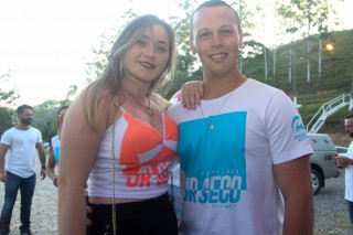 
<a style='margin-left: 5px;' class='btn btn-xs btn-social btn-facebook' href='https://www.facebook.com/sharer/sharer.php?u=https://galeramix.s01.web.getmuller.com.br/imagem/a114/800-800-90/conteudo/site_galerias/114/12-costelaco-junior-seco-silva-neto-canelinha-maiara-e-maraisa-galeramix-422.jpg' rel='popup' data-width='500' data-height='400'><i class='fa fa-facebook'></i>Compartilhar <span class='hidden-xs'>no Facebook</span>
</a> 
<a class='btn btn-default btn-xs' target='_blank' href='imagem/a114/800-800-90/conteudo/site_galerias/114/12-costelaco-junior-seco-silva-neto-canelinha-maiara-e-maraisa-galeramix-422.jpg'>
<span class='glyphicon glyphicon-cloud-download'></span> Salvar
</a>
