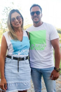 
<a style='margin-left: 5px;' class='btn btn-xs btn-social btn-facebook' href='https://www.facebook.com/sharer/sharer.php?u=https://galeramix.s01.web.getmuller.com.br/imagem/a114/800-800-90/conteudo/site_galerias/114/12-costelaco-junior-seco-silva-neto-canelinha-maiara-e-maraisa-galeramix-424.jpg' rel='popup' data-width='500' data-height='400'><i class='fa fa-facebook'></i>Compartilhar <span class='hidden-xs'>no Facebook</span>
</a> 
<a class='btn btn-default btn-xs' target='_blank' href='imagem/a114/800-800-90/conteudo/site_galerias/114/12-costelaco-junior-seco-silva-neto-canelinha-maiara-e-maraisa-galeramix-424.jpg'>
<span class='glyphicon glyphicon-cloud-download'></span> Salvar
</a>
