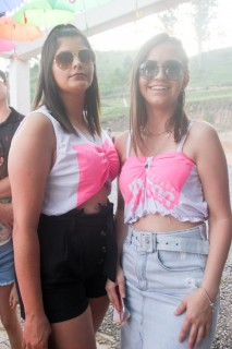 
<a style='margin-left: 5px;' class='btn btn-xs btn-social btn-facebook' href='https://www.facebook.com/sharer/sharer.php?u=https://galeramix.s01.web.getmuller.com.br/imagem/a114/800-800-90/conteudo/site_galerias/114/12-costelaco-junior-seco-silva-neto-canelinha-maiara-e-maraisa-galeramix-425.jpg' rel='popup' data-width='500' data-height='400'><i class='fa fa-facebook'></i>Compartilhar <span class='hidden-xs'>no Facebook</span>
</a> 
<a class='btn btn-default btn-xs' target='_blank' href='imagem/a114/800-800-90/conteudo/site_galerias/114/12-costelaco-junior-seco-silva-neto-canelinha-maiara-e-maraisa-galeramix-425.jpg'>
<span class='glyphicon glyphicon-cloud-download'></span> Salvar
</a>
