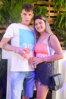 
<a style='margin-left: 5px;' class='btn btn-xs btn-social btn-facebook' href='https://www.facebook.com/sharer/sharer.php?u=https://galeramix.s01.web.getmuller.com.br/imagem/a114/800-800-90/conteudo/site_galerias/114/12-costelaco-junior-seco-silva-neto-canelinha-maiara-e-maraisa-galeramix-43.jpg' rel='popup' data-width='500' data-height='400'><i class='fa fa-facebook'></i>Compartilhar <span class='hidden-xs'>no Facebook</span>
</a> 
<a class='btn btn-default btn-xs' target='_blank' href='imagem/a114/800-800-90/conteudo/site_galerias/114/12-costelaco-junior-seco-silva-neto-canelinha-maiara-e-maraisa-galeramix-43.jpg'>
<span class='glyphicon glyphicon-cloud-download'></span> Salvar
</a>
