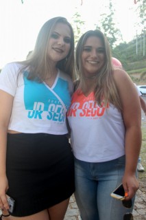 
<a style='margin-left: 5px;' class='btn btn-xs btn-social btn-facebook' href='https://www.facebook.com/sharer/sharer.php?u=https://galeramix.s01.web.getmuller.com.br/imagem/a114/800-800-90/conteudo/site_galerias/114/12-costelaco-junior-seco-silva-neto-canelinha-maiara-e-maraisa-galeramix-431.jpg' rel='popup' data-width='500' data-height='400'><i class='fa fa-facebook'></i>Compartilhar <span class='hidden-xs'>no Facebook</span>
</a> 
<a class='btn btn-default btn-xs' target='_blank' href='imagem/a114/800-800-90/conteudo/site_galerias/114/12-costelaco-junior-seco-silva-neto-canelinha-maiara-e-maraisa-galeramix-431.jpg'>
<span class='glyphicon glyphicon-cloud-download'></span> Salvar
</a>
