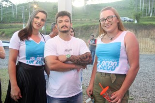 
<a style='margin-left: 5px;' class='btn btn-xs btn-social btn-facebook' href='https://www.facebook.com/sharer/sharer.php?u=https://galeramix.s01.web.getmuller.com.br/imagem/a114/800-800-90/conteudo/site_galerias/114/12-costelaco-junior-seco-silva-neto-canelinha-maiara-e-maraisa-galeramix-435.jpg' rel='popup' data-width='500' data-height='400'><i class='fa fa-facebook'></i>Compartilhar <span class='hidden-xs'>no Facebook</span>
</a> 
<a class='btn btn-default btn-xs' target='_blank' href='imagem/a114/800-800-90/conteudo/site_galerias/114/12-costelaco-junior-seco-silva-neto-canelinha-maiara-e-maraisa-galeramix-435.jpg'>
<span class='glyphicon glyphicon-cloud-download'></span> Salvar
</a>
