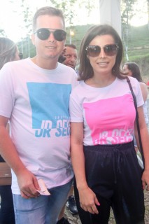 
<a style='margin-left: 5px;' class='btn btn-xs btn-social btn-facebook' href='https://www.facebook.com/sharer/sharer.php?u=https://galeramix.s01.web.getmuller.com.br/imagem/a114/800-800-90/conteudo/site_galerias/114/12-costelaco-junior-seco-silva-neto-canelinha-maiara-e-maraisa-galeramix-438.jpg' rel='popup' data-width='500' data-height='400'><i class='fa fa-facebook'></i>Compartilhar <span class='hidden-xs'>no Facebook</span>
</a> 
<a class='btn btn-default btn-xs' target='_blank' href='imagem/a114/800-800-90/conteudo/site_galerias/114/12-costelaco-junior-seco-silva-neto-canelinha-maiara-e-maraisa-galeramix-438.jpg'>
<span class='glyphicon glyphicon-cloud-download'></span> Salvar
</a>
