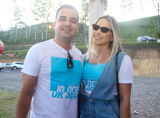 
<a style='margin-left: 5px;' class='btn btn-xs btn-social btn-facebook' href='https://www.facebook.com/sharer/sharer.php?u=https://galeramix.s01.web.getmuller.com.br/imagem/a114/800-800-90/conteudo/site_galerias/114/12-costelaco-junior-seco-silva-neto-canelinha-maiara-e-maraisa-galeramix-439.jpg' rel='popup' data-width='500' data-height='400'><i class='fa fa-facebook'></i>Compartilhar <span class='hidden-xs'>no Facebook</span>
</a> 
<a class='btn btn-default btn-xs' target='_blank' href='imagem/a114/800-800-90/conteudo/site_galerias/114/12-costelaco-junior-seco-silva-neto-canelinha-maiara-e-maraisa-galeramix-439.jpg'>
<span class='glyphicon glyphicon-cloud-download'></span> Salvar
</a>
