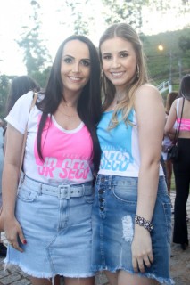 
<a style='margin-left: 5px;' class='btn btn-xs btn-social btn-facebook' href='https://www.facebook.com/sharer/sharer.php?u=https://galeramix.s01.web.getmuller.com.br/imagem/a114/800-800-90/conteudo/site_galerias/114/12-costelaco-junior-seco-silva-neto-canelinha-maiara-e-maraisa-galeramix-447.jpg' rel='popup' data-width='500' data-height='400'><i class='fa fa-facebook'></i>Compartilhar <span class='hidden-xs'>no Facebook</span>
</a> 
<a class='btn btn-default btn-xs' target='_blank' href='imagem/a114/800-800-90/conteudo/site_galerias/114/12-costelaco-junior-seco-silva-neto-canelinha-maiara-e-maraisa-galeramix-447.jpg'>
<span class='glyphicon glyphicon-cloud-download'></span> Salvar
</a>
