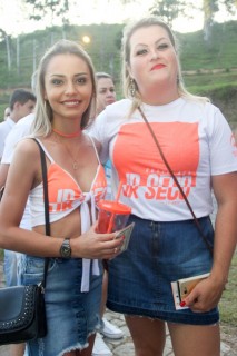 
<a style='margin-left: 5px;' class='btn btn-xs btn-social btn-facebook' href='https://www.facebook.com/sharer/sharer.php?u=https://galeramix.s01.web.getmuller.com.br/imagem/a114/800-800-90/conteudo/site_galerias/114/12-costelaco-junior-seco-silva-neto-canelinha-maiara-e-maraisa-galeramix-453.jpg' rel='popup' data-width='500' data-height='400'><i class='fa fa-facebook'></i>Compartilhar <span class='hidden-xs'>no Facebook</span>
</a> 
<a class='btn btn-default btn-xs' target='_blank' href='imagem/a114/800-800-90/conteudo/site_galerias/114/12-costelaco-junior-seco-silva-neto-canelinha-maiara-e-maraisa-galeramix-453.jpg'>
<span class='glyphicon glyphicon-cloud-download'></span> Salvar
</a>
