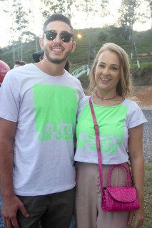 
<a style='margin-left: 5px;' class='btn btn-xs btn-social btn-facebook' href='https://www.facebook.com/sharer/sharer.php?u=https://galeramix.s01.web.getmuller.com.br/imagem/a114/800-800-90/conteudo/site_galerias/114/12-costelaco-junior-seco-silva-neto-canelinha-maiara-e-maraisa-galeramix-458.jpg' rel='popup' data-width='500' data-height='400'><i class='fa fa-facebook'></i>Compartilhar <span class='hidden-xs'>no Facebook</span>
</a> 
<a class='btn btn-default btn-xs' target='_blank' href='imagem/a114/800-800-90/conteudo/site_galerias/114/12-costelaco-junior-seco-silva-neto-canelinha-maiara-e-maraisa-galeramix-458.jpg'>
<span class='glyphicon glyphicon-cloud-download'></span> Salvar
</a>
