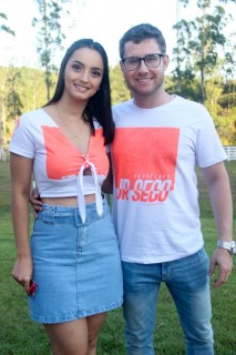 
<a style='margin-left: 5px;' class='btn btn-xs btn-social btn-facebook' href='https://www.facebook.com/sharer/sharer.php?u=https://galeramix.s01.web.getmuller.com.br/imagem/a114/800-800-90/conteudo/site_galerias/114/12-costelaco-junior-seco-silva-neto-canelinha-maiara-e-maraisa-galeramix-459.jpg' rel='popup' data-width='500' data-height='400'><i class='fa fa-facebook'></i>Compartilhar <span class='hidden-xs'>no Facebook</span>
</a> 
<a class='btn btn-default btn-xs' target='_blank' href='imagem/a114/800-800-90/conteudo/site_galerias/114/12-costelaco-junior-seco-silva-neto-canelinha-maiara-e-maraisa-galeramix-459.jpg'>
<span class='glyphicon glyphicon-cloud-download'></span> Salvar
</a>
