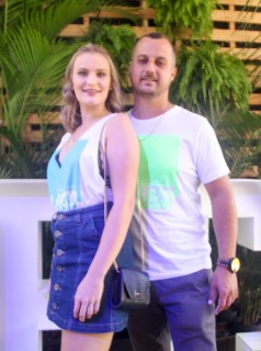 
<a style='margin-left: 5px;' class='btn btn-xs btn-social btn-facebook' href='https://www.facebook.com/sharer/sharer.php?u=https://galeramix.s01.web.getmuller.com.br/imagem/a114/800-800-90/conteudo/site_galerias/114/12-costelaco-junior-seco-silva-neto-canelinha-maiara-e-maraisa-galeramix-46.jpg' rel='popup' data-width='500' data-height='400'><i class='fa fa-facebook'></i>Compartilhar <span class='hidden-xs'>no Facebook</span>
</a> 
<a class='btn btn-default btn-xs' target='_blank' href='imagem/a114/800-800-90/conteudo/site_galerias/114/12-costelaco-junior-seco-silva-neto-canelinha-maiara-e-maraisa-galeramix-46.jpg'>
<span class='glyphicon glyphicon-cloud-download'></span> Salvar
</a>
