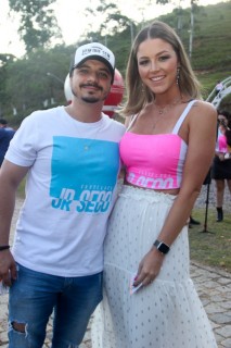 
<a style='margin-left: 5px;' class='btn btn-xs btn-social btn-facebook' href='https://www.facebook.com/sharer/sharer.php?u=https://galeramix.s01.web.getmuller.com.br/imagem/a114/800-800-90/conteudo/site_galerias/114/12-costelaco-junior-seco-silva-neto-canelinha-maiara-e-maraisa-galeramix-463.jpg' rel='popup' data-width='500' data-height='400'><i class='fa fa-facebook'></i>Compartilhar <span class='hidden-xs'>no Facebook</span>
</a> 
<a class='btn btn-default btn-xs' target='_blank' href='imagem/a114/800-800-90/conteudo/site_galerias/114/12-costelaco-junior-seco-silva-neto-canelinha-maiara-e-maraisa-galeramix-463.jpg'>
<span class='glyphicon glyphicon-cloud-download'></span> Salvar
</a>
