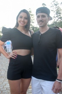 
<a style='margin-left: 5px;' class='btn btn-xs btn-social btn-facebook' href='https://www.facebook.com/sharer/sharer.php?u=https://galeramix.s01.web.getmuller.com.br/imagem/a114/800-800-90/conteudo/site_galerias/114/12-costelaco-junior-seco-silva-neto-canelinha-maiara-e-maraisa-galeramix-466.jpg' rel='popup' data-width='500' data-height='400'><i class='fa fa-facebook'></i>Compartilhar <span class='hidden-xs'>no Facebook</span>
</a> 
<a class='btn btn-default btn-xs' target='_blank' href='imagem/a114/800-800-90/conteudo/site_galerias/114/12-costelaco-junior-seco-silva-neto-canelinha-maiara-e-maraisa-galeramix-466.jpg'>
<span class='glyphicon glyphicon-cloud-download'></span> Salvar
</a>
