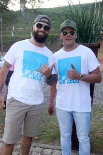 
<a style='margin-left: 5px;' class='btn btn-xs btn-social btn-facebook' href='https://www.facebook.com/sharer/sharer.php?u=https://galeramix.s01.web.getmuller.com.br/imagem/a114/800-800-90/conteudo/site_galerias/114/12-costelaco-junior-seco-silva-neto-canelinha-maiara-e-maraisa-galeramix-470.jpg' rel='popup' data-width='500' data-height='400'><i class='fa fa-facebook'></i>Compartilhar <span class='hidden-xs'>no Facebook</span>
</a> 
<a class='btn btn-default btn-xs' target='_blank' href='imagem/a114/800-800-90/conteudo/site_galerias/114/12-costelaco-junior-seco-silva-neto-canelinha-maiara-e-maraisa-galeramix-470.jpg'>
<span class='glyphicon glyphicon-cloud-download'></span> Salvar
</a>
