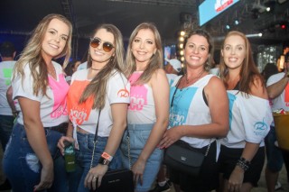 
<a style='margin-left: 5px;' class='btn btn-xs btn-social btn-facebook' href='https://www.facebook.com/sharer/sharer.php?u=https://galeramix.s01.web.getmuller.com.br/imagem/a114/800-800-90/conteudo/site_galerias/114/12-costelaco-junior-seco-silva-neto-canelinha-maiara-e-maraisa-galeramix-476.jpg' rel='popup' data-width='500' data-height='400'><i class='fa fa-facebook'></i>Compartilhar <span class='hidden-xs'>no Facebook</span>
</a> 
<a class='btn btn-default btn-xs' target='_blank' href='imagem/a114/800-800-90/conteudo/site_galerias/114/12-costelaco-junior-seco-silva-neto-canelinha-maiara-e-maraisa-galeramix-476.jpg'>
<span class='glyphicon glyphicon-cloud-download'></span> Salvar
</a>
