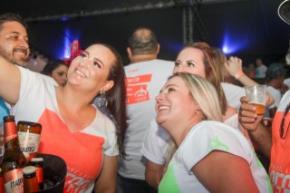 
<a style='margin-left: 5px;' class='btn btn-xs btn-social btn-facebook' href='https://www.facebook.com/sharer/sharer.php?u=https://galeramix.s01.web.getmuller.com.br/imagem/a114/800-800-90/conteudo/site_galerias/114/12-costelaco-junior-seco-silva-neto-canelinha-maiara-e-maraisa-galeramix-478.jpg' rel='popup' data-width='500' data-height='400'><i class='fa fa-facebook'></i>Compartilhar <span class='hidden-xs'>no Facebook</span>
</a> 
<a class='btn btn-default btn-xs' target='_blank' href='imagem/a114/800-800-90/conteudo/site_galerias/114/12-costelaco-junior-seco-silva-neto-canelinha-maiara-e-maraisa-galeramix-478.jpg'>
<span class='glyphicon glyphicon-cloud-download'></span> Salvar
</a>
