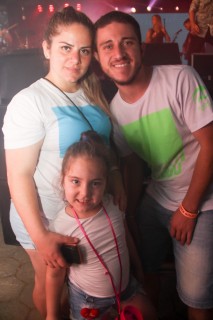 
<a style='margin-left: 5px;' class='btn btn-xs btn-social btn-facebook' href='https://www.facebook.com/sharer/sharer.php?u=https://galeramix.s01.web.getmuller.com.br/imagem/a114/800-800-90/conteudo/site_galerias/114/12-costelaco-junior-seco-silva-neto-canelinha-maiara-e-maraisa-galeramix-482.jpg' rel='popup' data-width='500' data-height='400'><i class='fa fa-facebook'></i>Compartilhar <span class='hidden-xs'>no Facebook</span>
</a> 
<a class='btn btn-default btn-xs' target='_blank' href='imagem/a114/800-800-90/conteudo/site_galerias/114/12-costelaco-junior-seco-silva-neto-canelinha-maiara-e-maraisa-galeramix-482.jpg'>
<span class='glyphicon glyphicon-cloud-download'></span> Salvar
</a>
