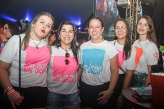 
<a style='margin-left: 5px;' class='btn btn-xs btn-social btn-facebook' href='https://www.facebook.com/sharer/sharer.php?u=https://galeramix.s01.web.getmuller.com.br/imagem/a114/800-800-90/conteudo/site_galerias/114/12-costelaco-junior-seco-silva-neto-canelinha-maiara-e-maraisa-galeramix-483.jpg' rel='popup' data-width='500' data-height='400'><i class='fa fa-facebook'></i>Compartilhar <span class='hidden-xs'>no Facebook</span>
</a> 
<a class='btn btn-default btn-xs' target='_blank' href='imagem/a114/800-800-90/conteudo/site_galerias/114/12-costelaco-junior-seco-silva-neto-canelinha-maiara-e-maraisa-galeramix-483.jpg'>
<span class='glyphicon glyphicon-cloud-download'></span> Salvar
</a>
